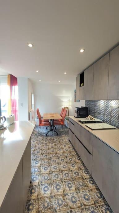 Le 828 : Appartement En Plein Centre De ヴァンヌ エクステリア 写真